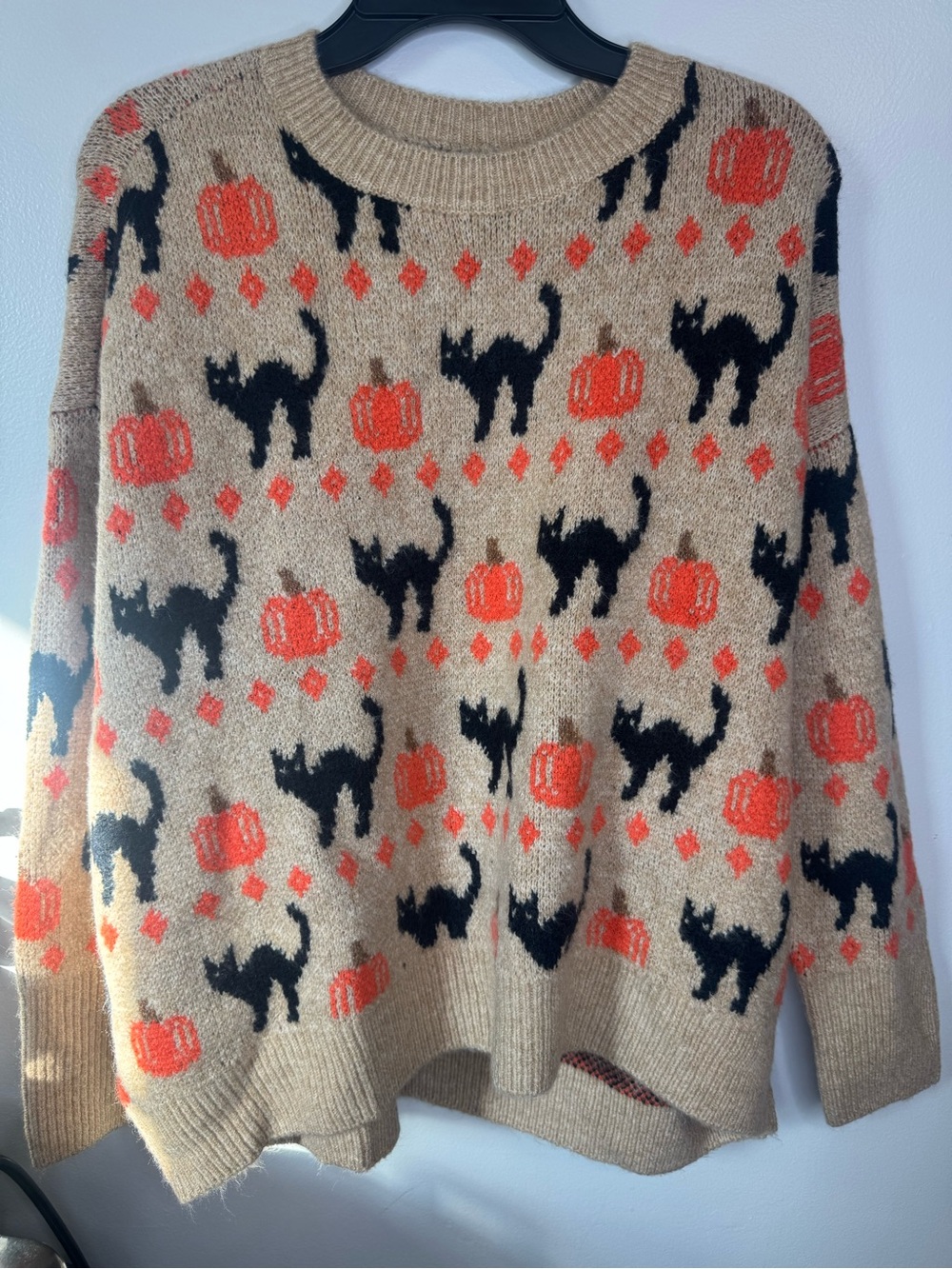 Vince Camuto Beige Crewneck Sweater with Black Cats & Orange Pumpkins